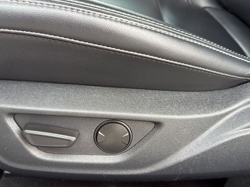 Used 2024 Ford Mustang Premium image 8