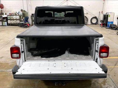 Used 2021 Jeep Gladiator Willys image 18