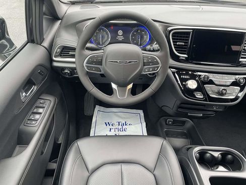 New 2026 Chrysler Pacifica Select image 19