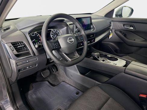 Certified 2026 Nissan Rogue SV FWD image 9