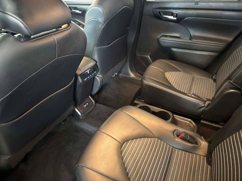 Used 2021 Toyota Highlander XSE image 11