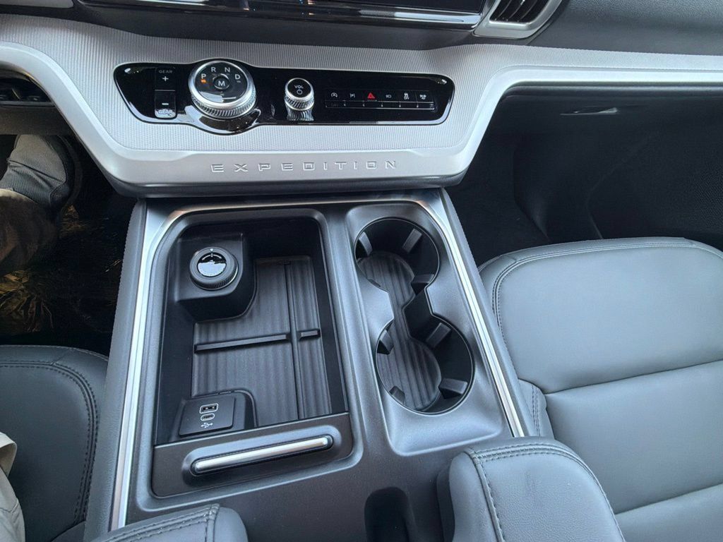 New 2027 Ford Expedition Max Active RWD image 5