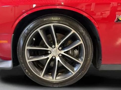 Used 2016 Dodge Challenger R/T Scat Pack RWD image 31
