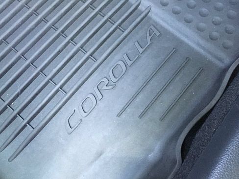 Used 2025 Toyota Corolla SE AWD/4WD image 30
