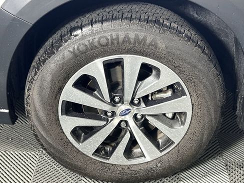 Used 2025 Subaru Outback Premium image 9