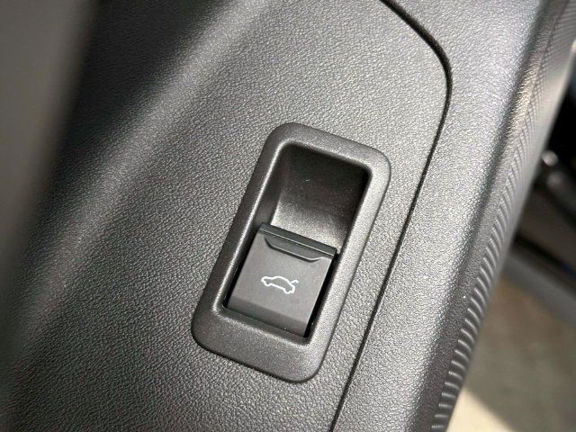 Used 2025 Audi Q6 e-tron Premium w/ Convenience Package AWD/4WD image 21