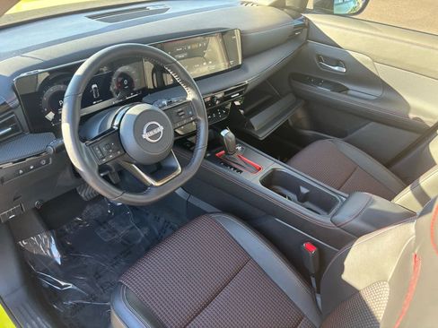 Used 2025 Nissan Kicks SR w/ SR Premium Package image 2