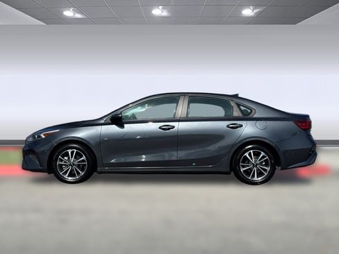Used 2023 Kia Forte LXS FWD image 2