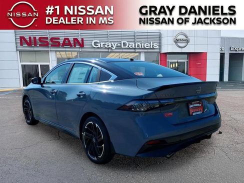New 2026 Nissan Sentra SR w/ Floor Mat Package FWD image 5