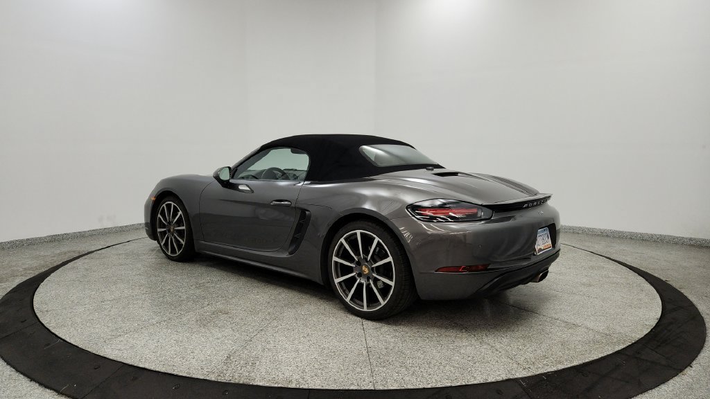 Used 2017 Porsche 718 Boxster RWD image 3