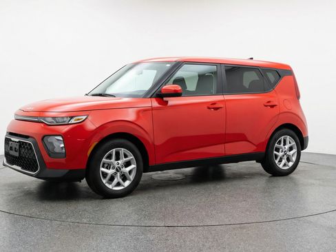 Used 2025 Kia Soul LX w/ LX Technology Package FWD image 3