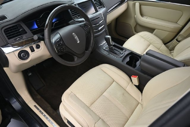 Used 2013 Lincoln MKS FWD image 12