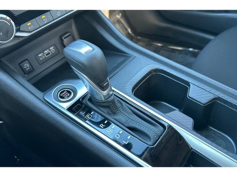 Used 2025 Nissan Sentra SV FWD image 32