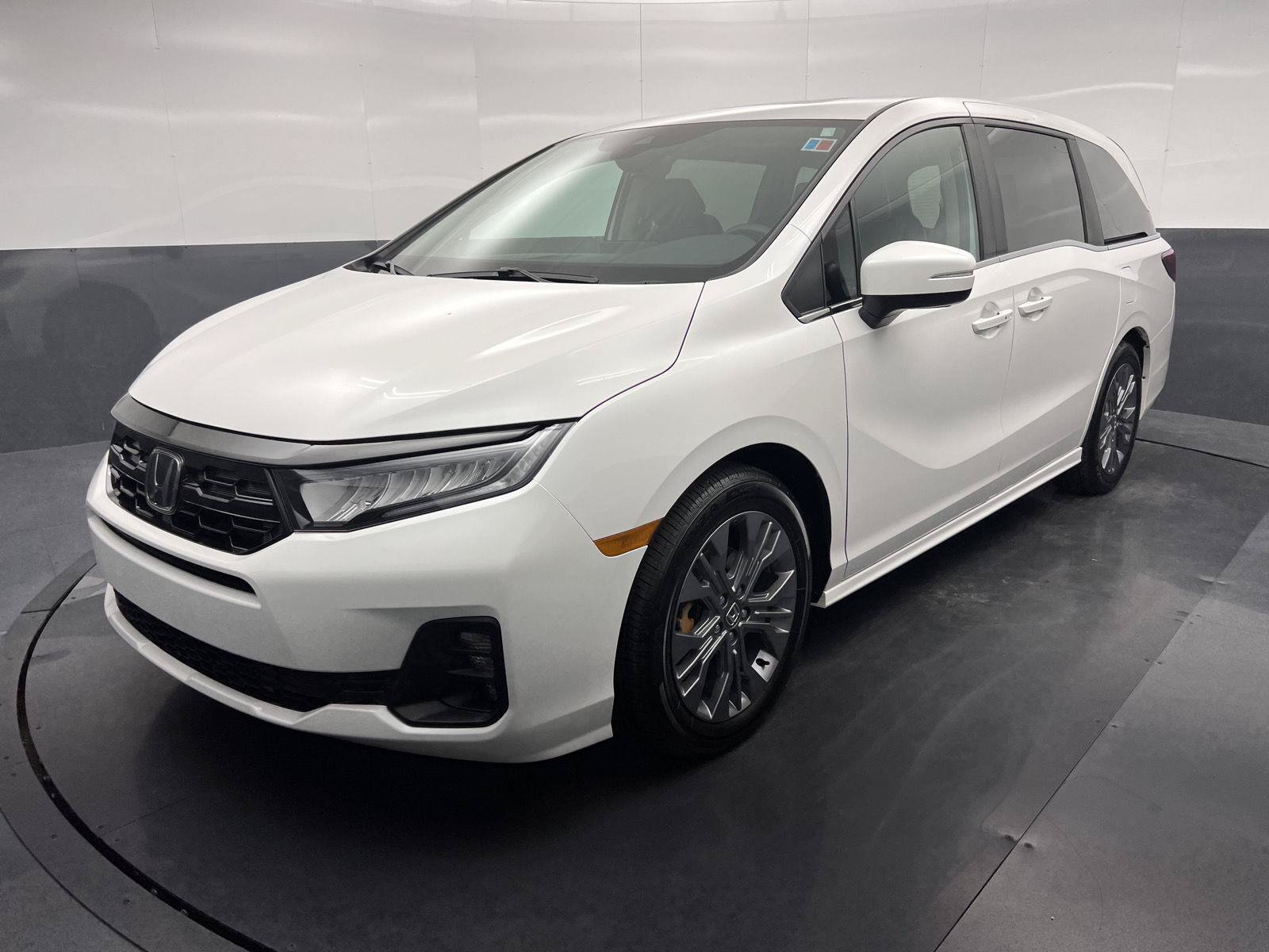 Certified 2026 Honda Odyssey Touring image 3