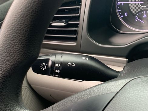 Used 2020 Hyundai Elantra SE image 19