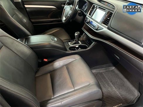 Used 2017 Toyota Highlander XLE image 25