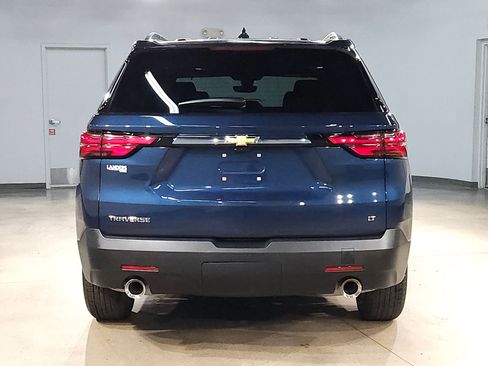 Used 2023 Chevrolet Traverse LT w/ Rear Camera Mirror Package FWD image 6