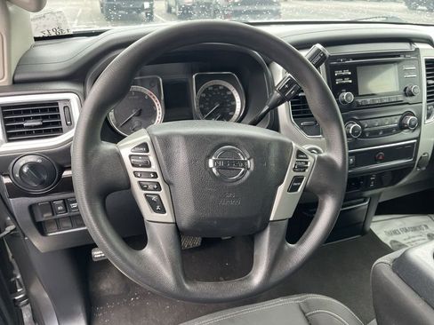 Used 2017 Nissan Titan SV image 6