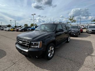 Used 2011 Chevrolet Suburban LT image 1