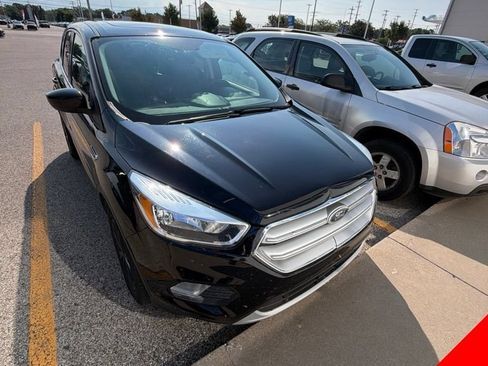 Used 2017 Ford Escape SE AWD/4WD image 3