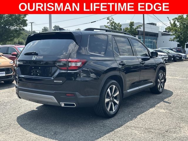 Used 2025 Honda Pilot Touring image 2