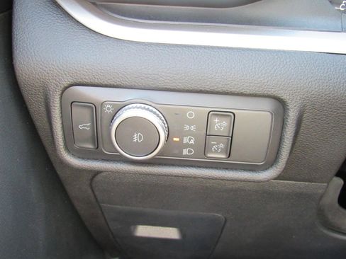 Used 2022 Ford Explorer XLT w/ Equipment Group 202A image 18