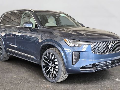 New 2026 Volvo XC90 T8 Plus w/ Protection Package Premier AWD/4WD image 3