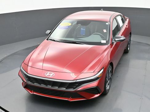 Certified 2025 Hyundai Elantra Sport image 36