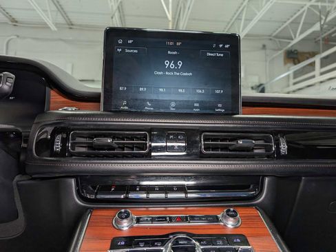 Used 2020 Lincoln Aviator Reserve w/ Equipment Group 201A image 31