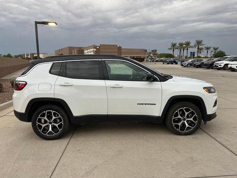 Certified 2025 Jeep Compass Limited AWD/4WD image 6