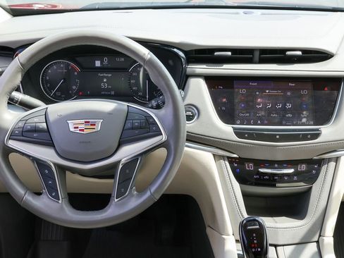 Used 2021 Cadillac XT5 Premium Luxury w/ LPO, Floor Liner Package image 9