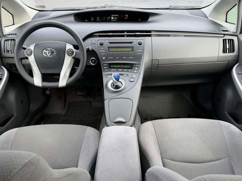 Used 2011 Toyota Prius Three image 2