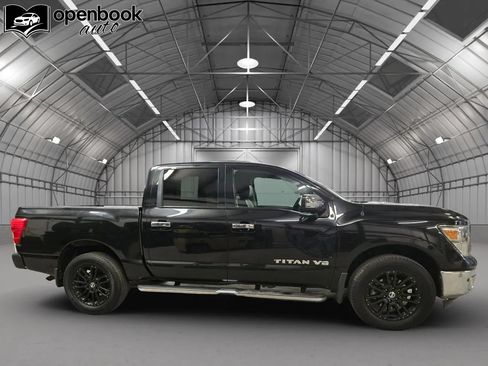 Used 2019 Nissan Titan SL AWD/4WD image 4