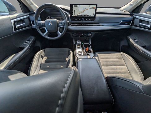 Used 2025 Mitsubishi Outlander SE FWD image 28