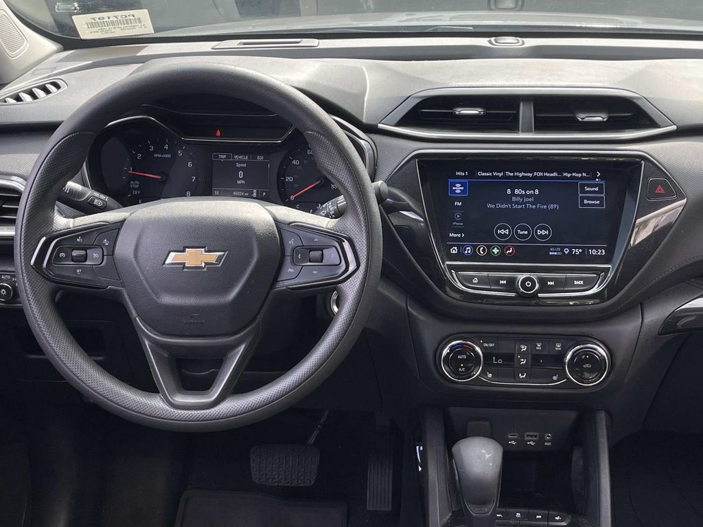 Used 2023 Chevrolet TrailBlazer LT w/ Convenience Package FWD image 9