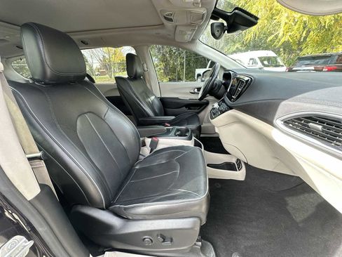 Used 2018 Chrysler Pacifica Limited w/ Advanced Safetytec Group image 25