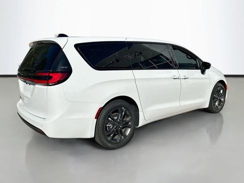 New 2026 Chrysler Pacifica Select image 6