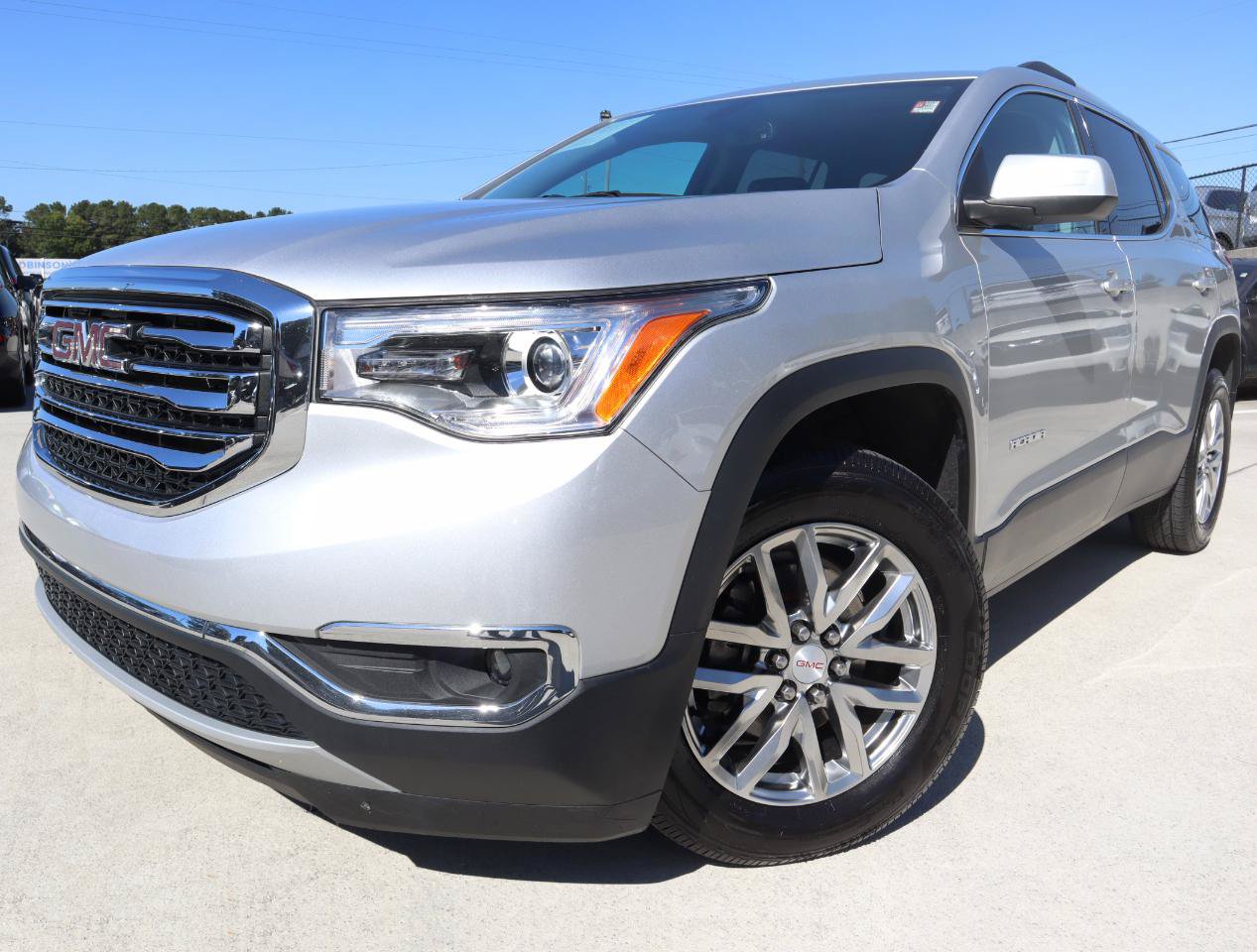 Used 2019 GMC Acadia SLT FWD image 2