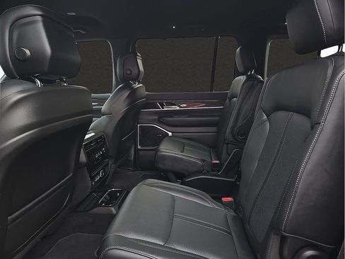 Used 2022 Jeep Wagoneer Series III w/ Convenience Group I image 10