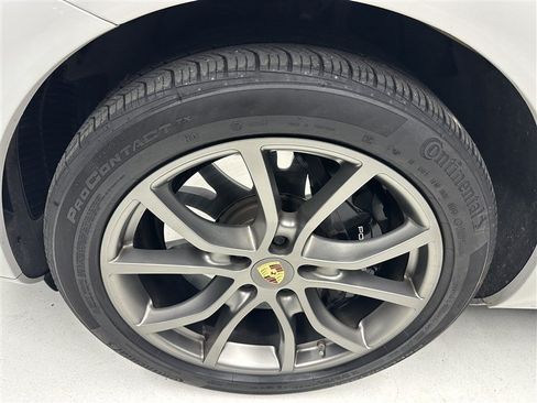 Used 2022 Porsche Cayenne Turbo AWD/4WD image 16