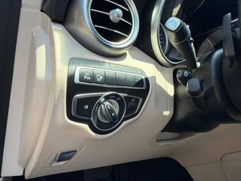 Used 2019 Mercedes-Benz GLC 300 4MATIC image 29