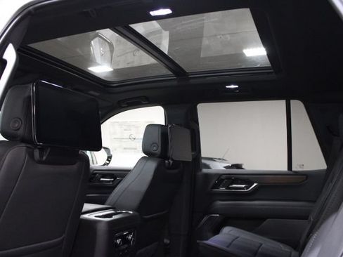 New 2026 GMC Yukon Denali w/ Denali Reserve Package AWD/4WD image 4