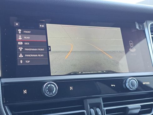 Certified 2025 Porsche Macan image 12