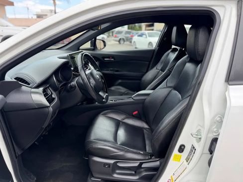 Used 2018 Toyota C-HR XLE FWD image 21