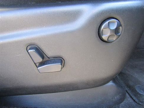 Used 2018 Jeep Grand Cherokee Limited image 38