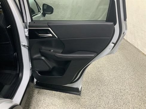 Used 2025 Mitsubishi Outlander 4WD Plug-In Hybrid image 20