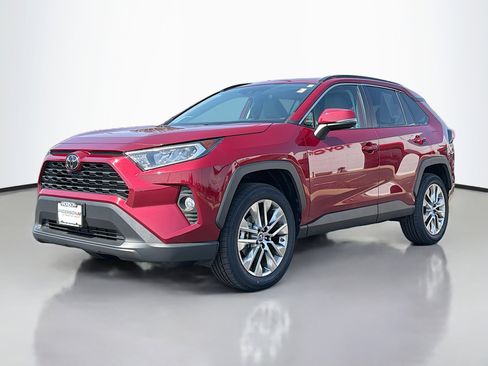 Used 2019 Toyota RAV4 XLE Premium w/ Cold Weather Package AWD/4WD image 12