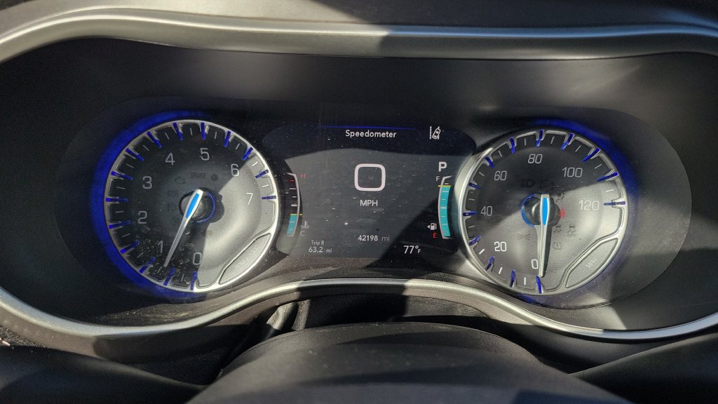 Used 2023 Chrysler Pacifica Touring-L FWD image 21