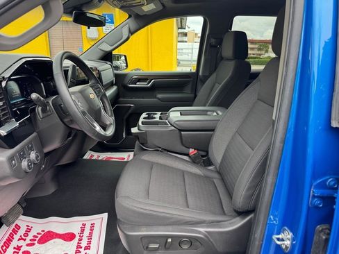 Used 2025 Chevrolet Silverado 1500 LT AWD/4WD image 16