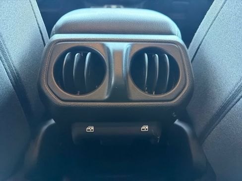 Used 2025 Jeep Wrangler Unlimited Sport AWD/4WD image 12